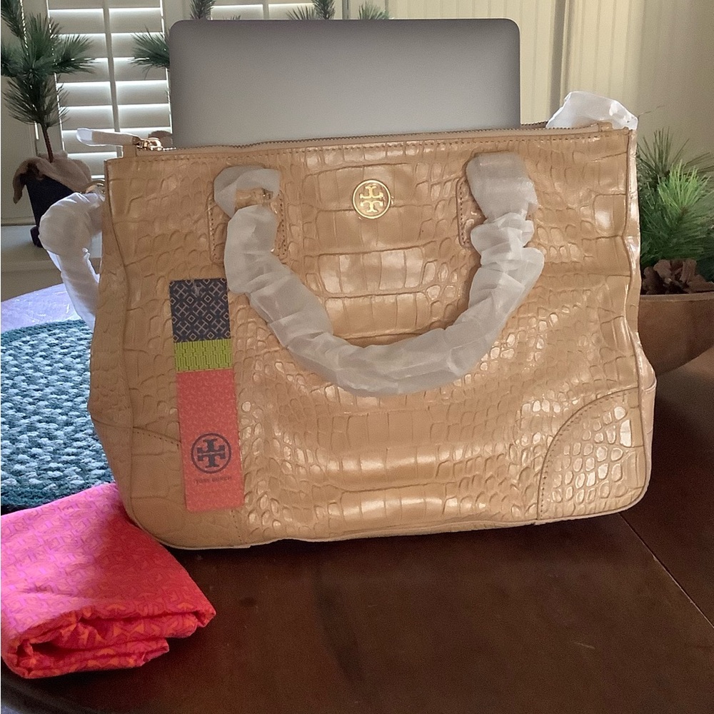 Tory Burch Robinson Double Zip Tote - Picture 5 of 5